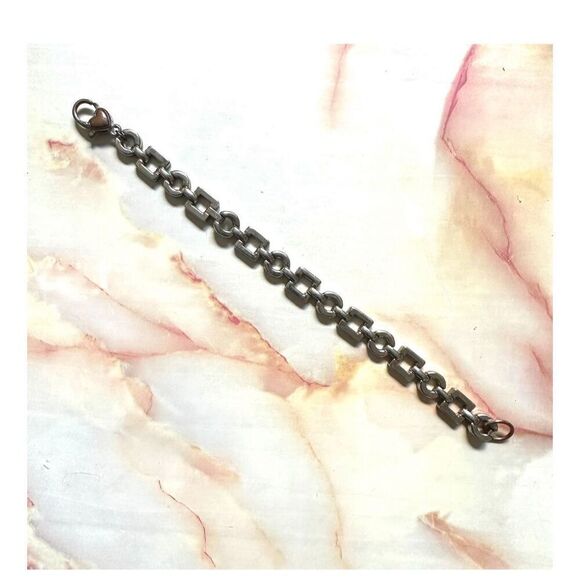 Silver tone square  and circle link bracelet - Picture 6 of 9